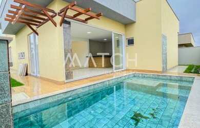 Imagem: A casa em condomínio possui 3 Dormitórios, 5 Banheiros, 232m²