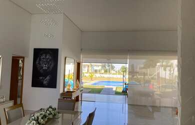 Imagem 3: Linda casa, 4 quartos, 2 su tes, piscina, 4 vagas, portaria 24 horas