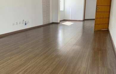 Imagem: O apartamento possui 4 Dormitórios, 1 Banheiro, 4 Vagas na