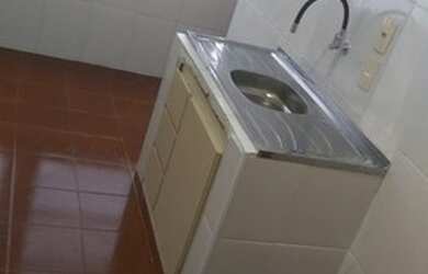 Imagem: O apartamento possui 2 Dormitórios, 1 Banheiro, 1 Vaga na garagem