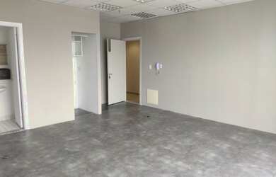 Imagem: O depósito possui 1 Vaga na garagem, 40m² de Área e está