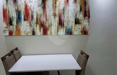 Imagem: O apartamento possui 2 Dormitórios, 1 Banheiro, 1 Vaga na garagem