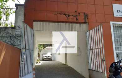 Imagem: O depósito possui 5 Vagas na garagem, 240m² de Área e está