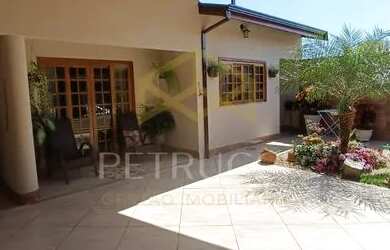 Imagem: A casa possui 3 Dormitórios, 3 Banheiros, 2 Vagas na garagem