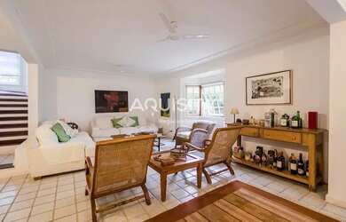 Imagem 2: Casa em Guarujá. Churrasqueira, Ar-condicionado, 300m² de Áreae1 Vaga...