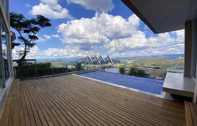 Imagem: A casa em condomínio possui 5 Dormitórios, 5 Banheiros, 4