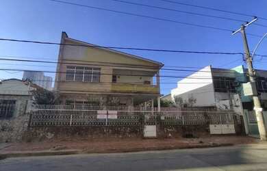 Imagem: A casa possui 5 Dormitórios, 4 Banheiros, 10m² de Área e