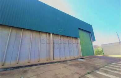 Imagem: O depósito possui 5 Vagas na garagem e 1200m² de Área e está