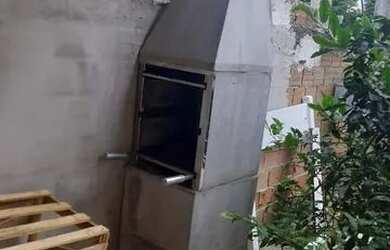 Imagem: A casa possui 2 Dormitórios, 1 Banheiro, 1 Vaga na garagem