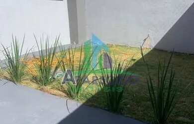 Imagem: A casa possui 2 Dormitórios, 2 Banheiros, 2 Vagas na garagem