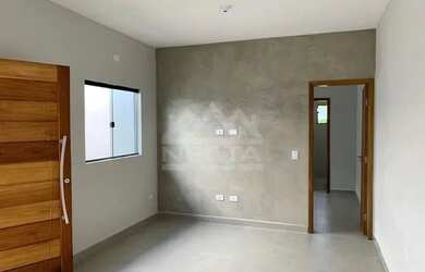 Imagem: A casa possui 2 Dormitórios, 2 Banheiros, 1 Vaga na garagem