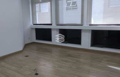 Imagem: O depósito possui 1 Vaga na garagem, 55m² de Área e está