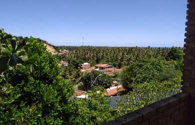 Imagem: A casa possui 3 Dormitórios, 3 Banheiros, 2 Vagas na garagem