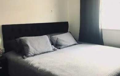 Imagem: A casa possui 3 Dormitórios, 2 Banheiros, 2 Vagas na garagem