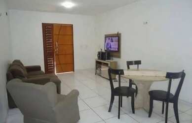 Imagem: A casa possui 2 Dormitórios, 1 Banheiro, 1 Vaga na garagem