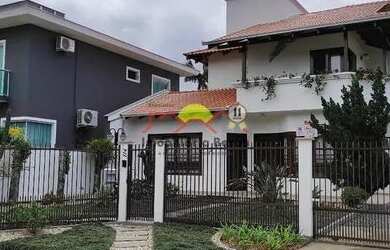 Imagem: A casa possui 4 Dormitórios, 5 Banheiros, 3 Vagas na garagem