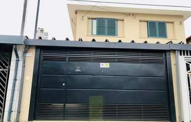 Imagem: A casa possui 3 Dormitórios, 3 Banheiros, 2 Vagas na garagem