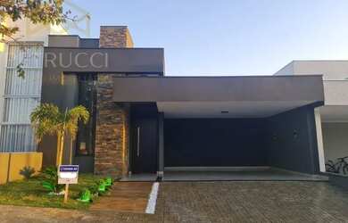 Imagem: A casa em condomínio possui 3 Dormitórios, 4 Banheiros, 2