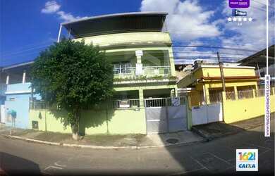 Imagem: A casa possui 4 Dormitórios, 2 Banheiros, 3 Vagas na garagem