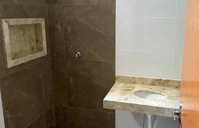 Imagem: O apartamento possui 3 Dormitórios, 1 Banheiro, 2 Vagas na