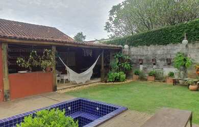 Imagem: A casa possui 5 Dormitórios, 4 Banheiros, 2 Vagas na garagem