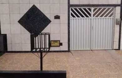 Imagem: A casa possui 2 Dormitórios, 2 Banheiros, 1 Vaga na garagem