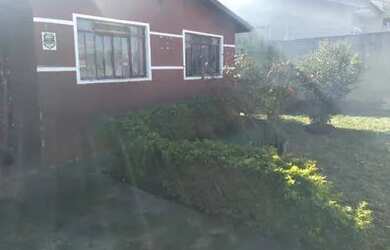 Imagem: A casa possui 2 Dormitórios, 2 Banheiros, 2 Vagas na garagem