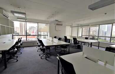 Imagem: O depósito possui 1 Vaga na garagem, 100m² de Área e está