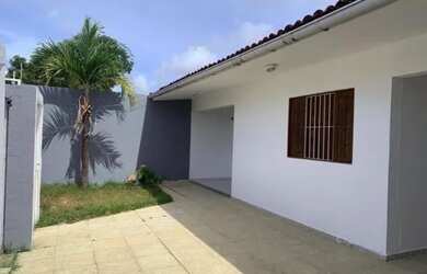 Imagem: A casa possui 3 Dormitórios, 3 Banheiros, 3 Vagas na garagem