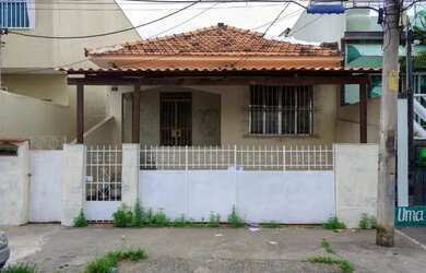 Imagem: A casa possui 2 Dormitórios, 1 Banheiro, 1 Vaga na garagem