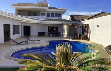 Imagem: A casa possui 5 Dormitórios, 4 Banheiros, 4 Vagas na garagem