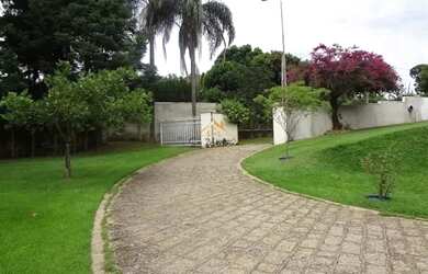 Imagem: A casa em condomínio possui 4 Dormitórios, 3 Banheiros, 5