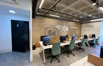 Imagem: O depósito possui 5 Vagas na garagem, 492m² de Área e está