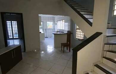 Imagem: A casa possui 2 Dormitórios, 2 Banheiros, 1 Vaga na garagem