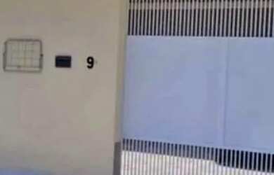 Imagem: A casa possui 2 Dormitórios, 2 Banheiros e 2 Vagas na garagem