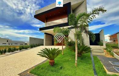 Imagem: A casa possui 4 Dormitórios, 5 Banheiros, 4 Vagas na garagem