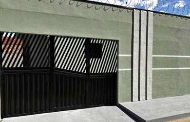 Imagem: A casa possui 2 Dormitórios, 2 Banheiros e 2 Vagas na garagem