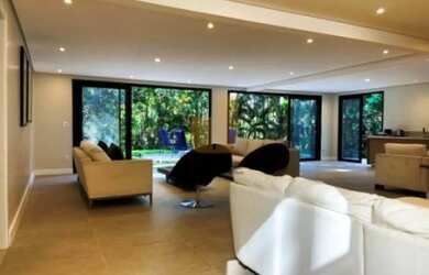 Imagem: A casa possui 3 Dormitórios, 4 Banheiros, 4 Vagas na garagem