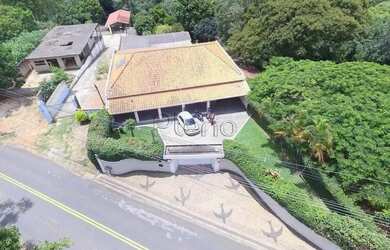 Imagem: A casa possui 5 Dormitórios, 5 Banheiros, 450m² de Área e