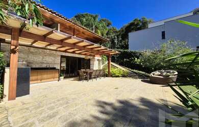 Imagem: A casa em condomínio possui 3 Dormitórios, 3 Banheiros, 5