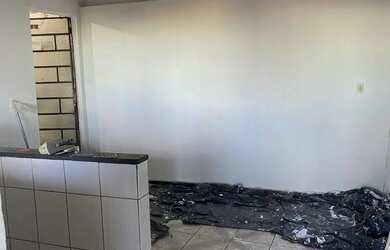 Imagem: A casa possui 3 Dormitórios, 1 Banheiro e está localizado