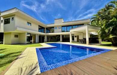 Imagem: A casa em condomínio possui 5 Dormitórios, 5 Banheiros, 5