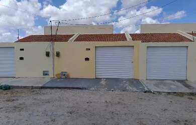 Imagem: A casa possui 2 Dormitórios, 1 Banheiro, 1 Vaga na garagem