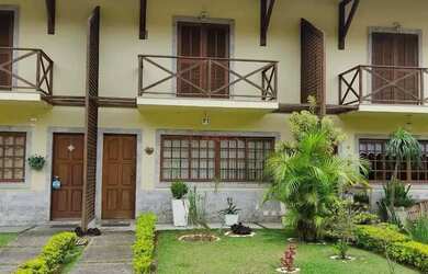 Imagem: A casa possui 3 Dormitórios, 5 Banheiros, 1 Vaga na garagem