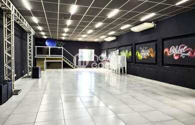 Imagem: O depósito possui 4 Vagas na garagem, 1.000m² de Área e