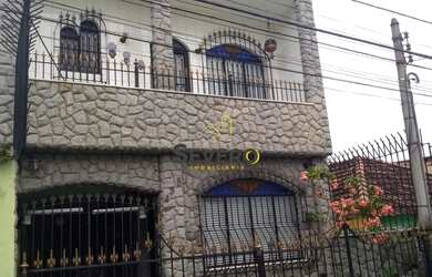 Imagem: A casa possui 3 Dormitórios, 5 Banheiros, 1 Vaga na garagem