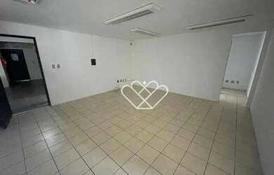 Imagem: O depósito para alugar possui e está localizado em Salgado