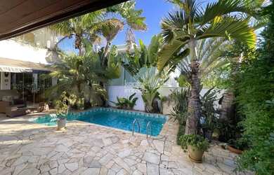 Imagem: A casa em condomínio possui 4 Dormitórios, 3 Banheiros, 2