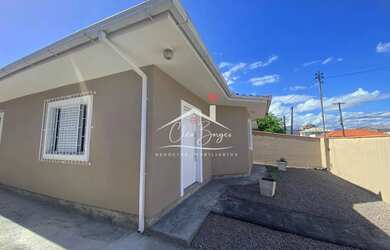 Imagem: A casa possui 3 Dormitórios, 1 Banheiro, 5 Vagas na garagem