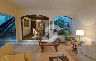 Imagem: A casa possui 5 Dormitórios, 5 Banheiros, 3 Vagas na garagem